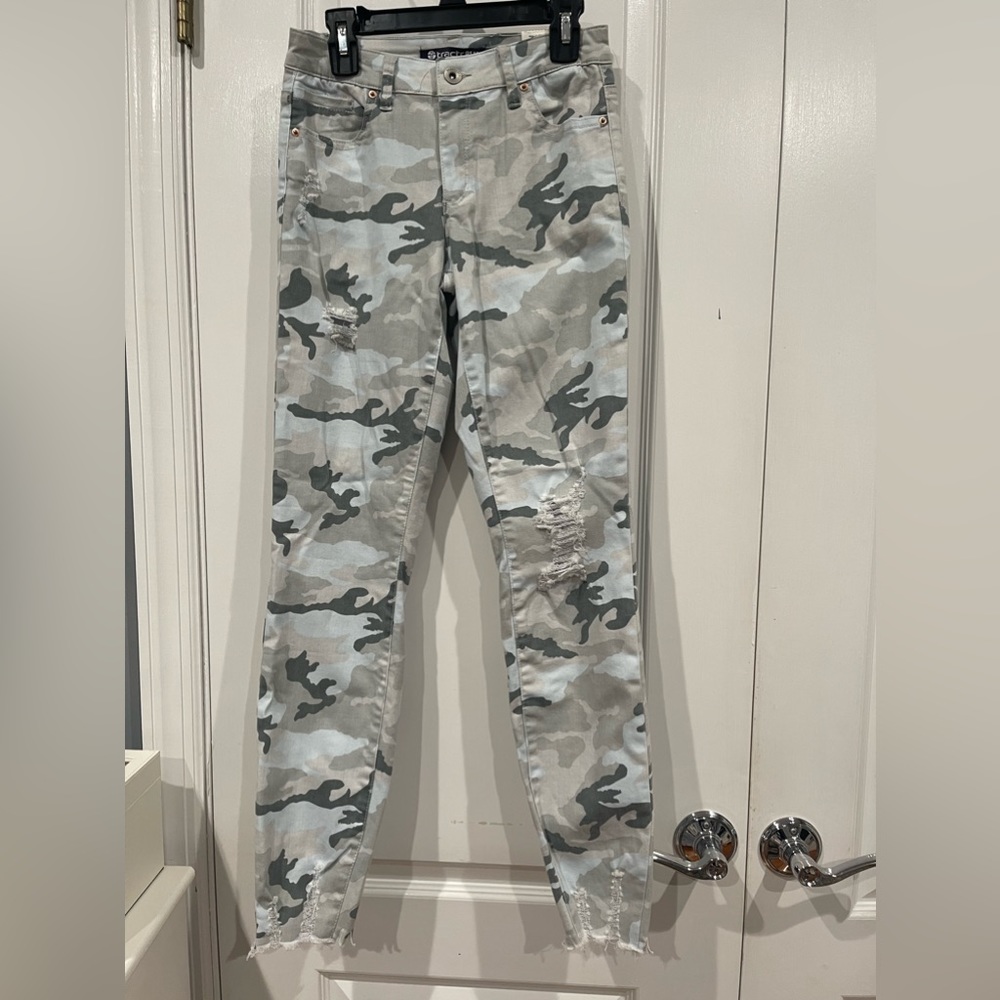 Camouflage, skinny jeans